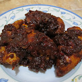 Fried chicken with tamarind spicy sauce