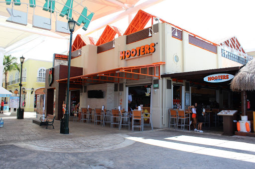 Hooters La Isla, Blvd. Kulkulcan KM 12.5, Zona Hotelera, 77500 Cancún, Q.R., México, Restaurante de comida de la región de Chesapeake | TLAX