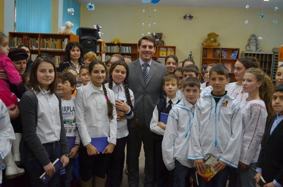 Principele Nicolae, donații de carte în București și județul Dolj Principele Nicolae, donații de carte în București și județul Dolj