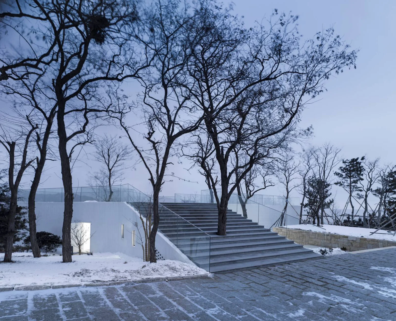 Viewing Pavilion on Hill by TAO Trace Architecture