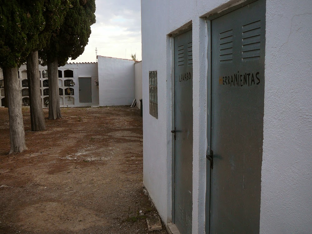 Son herramientas y son del Hacedor Supremo (cementerio de Lavern)