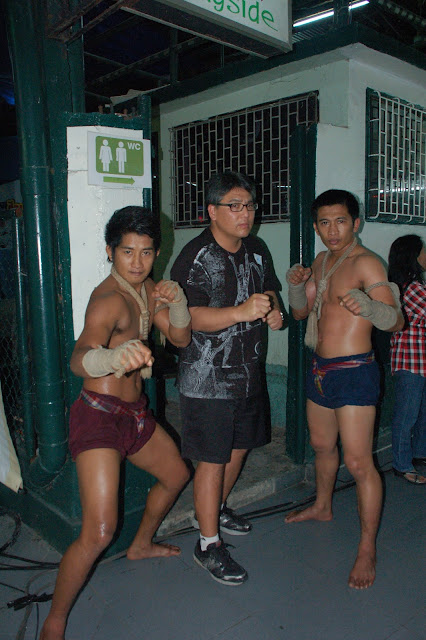 Boys Muay Thai boxing match in Bangkok Stock Photo 