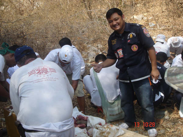 Κανίβαλοι στην Ταϋλάνδη μαγείρεύουν άνθρωπο (Σοκαριστικές εικόνες αυστηρά άνω των 18)  DSC09779