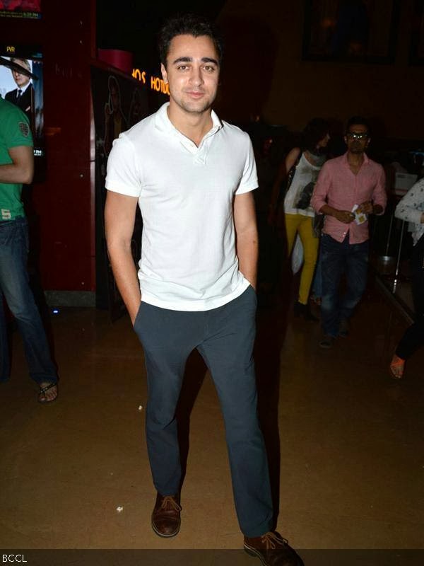 Actor Imran Khan arrives at the screening of Hollywood movie Gravity, held in Mumbai, on October 10, 2013. (Pic: Viral Bhayani)