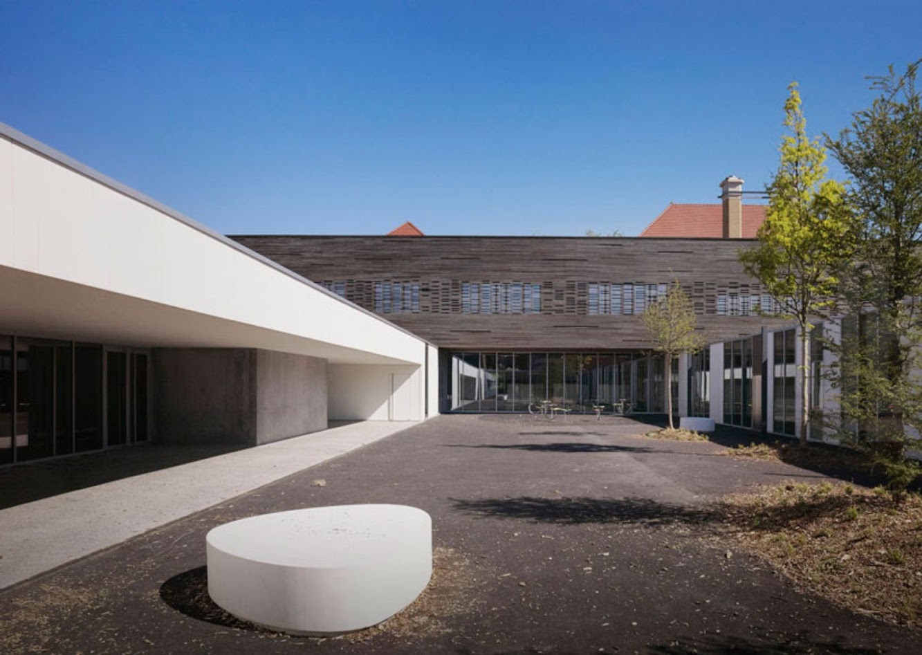 Briand Buisson Nadaud school by ZIGZAG Architecture