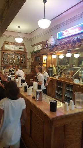 Ice Cream Shop «Pearl Ice Cream Parlor», reviews and photos, 207 Pearl St, La Crosse, WI 54601, USA