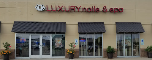 Luxury Nails & Spa logo