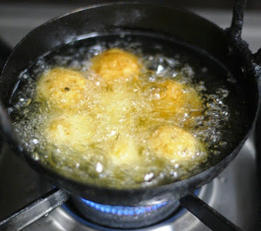 Corn Cheese Balls Recipe | Easy Vegetarian Appetizers | Written by Kavitha Ramaswamy of Foodomania.com