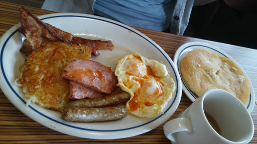 Restaurant «IHOP», reviews and photos, 1133 W Oaklawn Rd, Pleasanton, TX 78064, USA