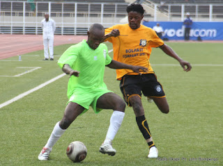DCMP (vert-blanc) contre  Lupopo( jaune-noire) le 20/05/2012 au stade des Martyrs à Kinshasa, score: 4-0. Radio Okapi/ Ph. John Bompengo