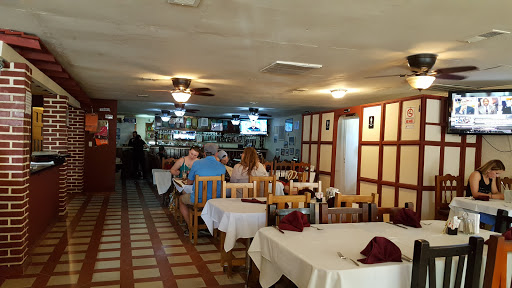 La Curva Restaurant & Sport Bar, Boulevard Francisco Eusebio Kino s/n, Centro, 83554 Puerto Peñasco, Son., México, Restaurante especializado en filetes | SON
