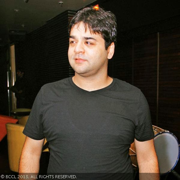 Vineet Malhotra at the do called commercial notes with DJ Rahul at Buzz, MGF Metropolitan Mall, Saket, New Delhi.