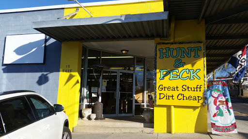 Thrift Store «Hunt and Peck Thrift Store», reviews and photos, 15 Cave St, Luray, VA 22835, USA
