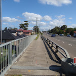 crossing over the railway bridge (77533)