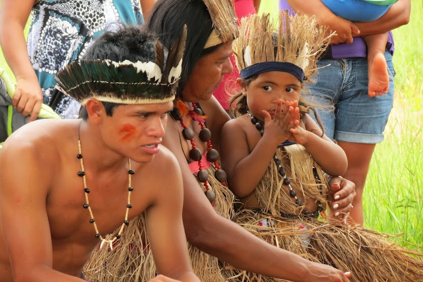 Família indígena da aldeia Água Bonita, em Campo Grande, MS. Foto: Lucas Moreira/Brigada de Solidariedade 13 de Janeiro