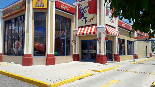 KFC, Plaza del Sol, Av. Del Sol 1, El Sol, 76130 Santiago de Querétaro, Qro., México, Restaurante especializado en pollo | QRO