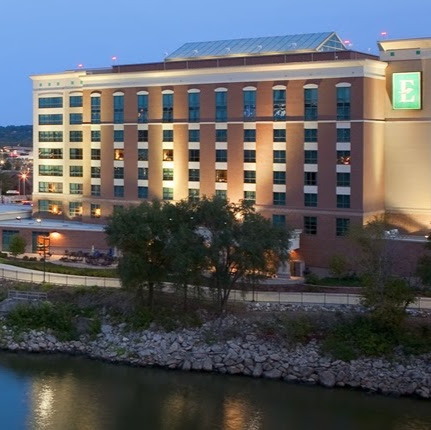 Embassy Suites by Hilton East Peoria Riverfront Hotel & Conference Center logo