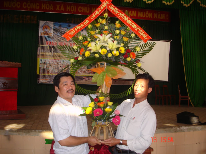 Chào mừng Ngày nhà giáo Việt Nam 20/11 2010 - Page 3 DSC00117