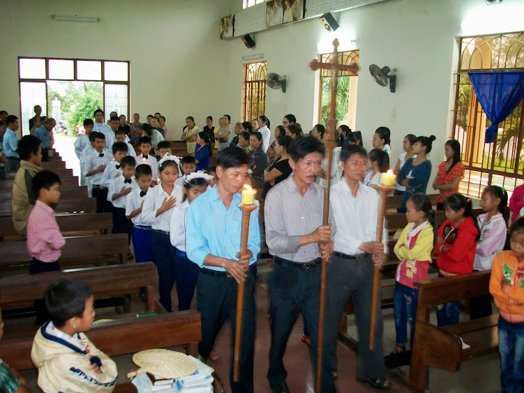 Các em rước lễ lần đầu tại Đa Lộc