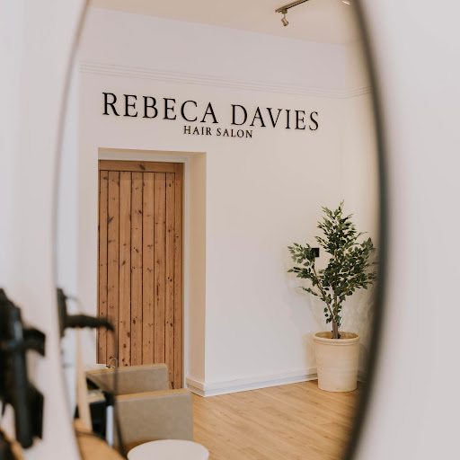 Rebeca Davies Professional Hairstylist logo