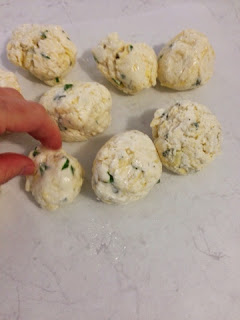 making Gluten Free Herb, Cheese and Olive Pull-Apart!