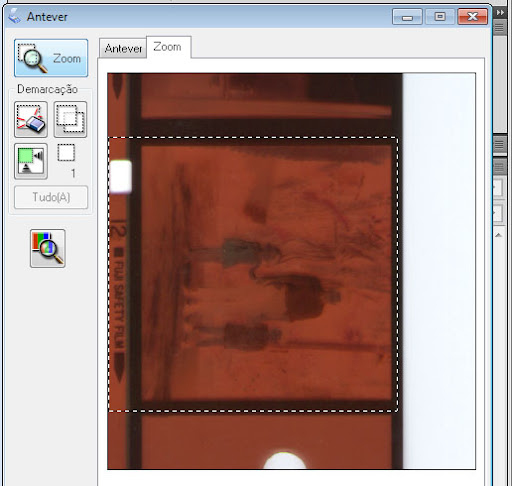 Área selecionada do negativo em zoom, no software do scanner Área selecionada do negativo em zoom, no software do scanner