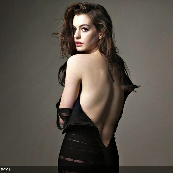Anne Hathaway recently won an Oscar and is getting hotter each day. She was recently spotted 'bra-less' at Met Ball and looked a lot different from her usual self.