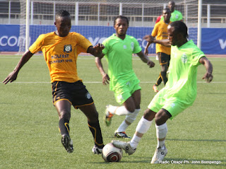 DCMP (vert-blanc) contre  Lupopo( jaune-noire) le 20/05/2012 au stade des Martyrs à Kinshasa, score: 4-0. Radio Okapi/ Ph. John Bompengo