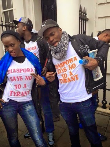 Pictures of Nigerians Protesting in Front Of Chatham House In London 10