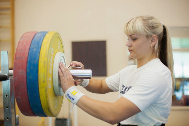 Репортаж с тренировки тяжелоатлетки Марины Шкерманковой (фото)