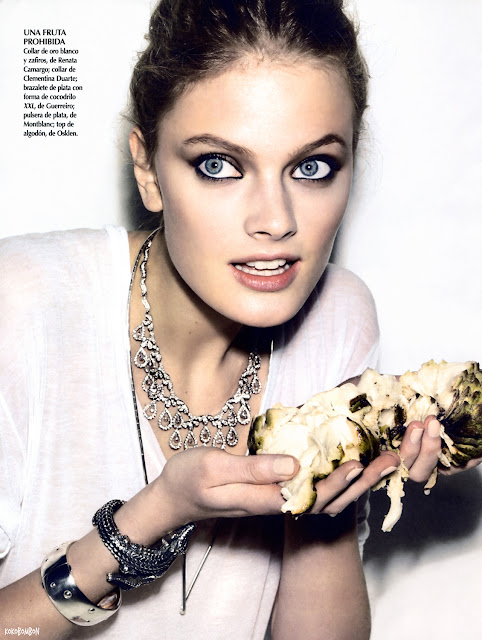 Constance Jablonski - Vogue Latin America - December 2011