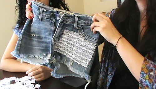 Customização de short jeans com renda
