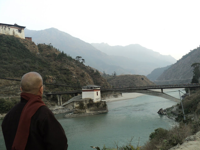 Ký sự chuyến hành hương Bhutan đầu xuân._Bodhgaya monk (Văn Thu gởi) DSC06943