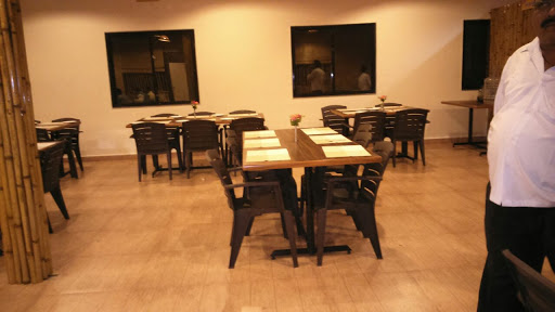 Hotel Sawai Sarja, Gat. No. 208/2, Urulikanchan, Tal. Haveli,, Solapur - Pune Hwy, Khedekar Mala, Pune, Maharashtra 412202, India, Restaurant, state MH