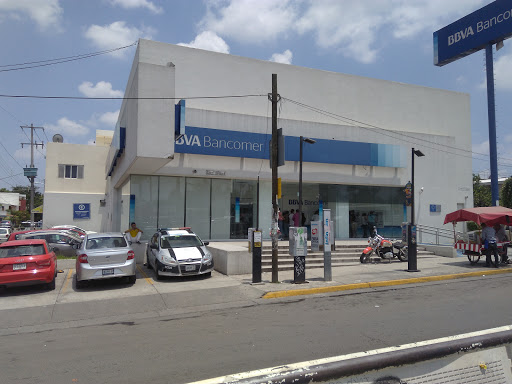 BBVA Bancomer El Tapatío, Av. Solidaridad Iberoamericana 3091, Revolución, 45580 Guadalajara, Jal., México, Banco o cajero automático | JAL