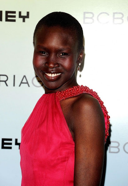 Moda, Alek Wek, super modelo internacional negra Sudán África