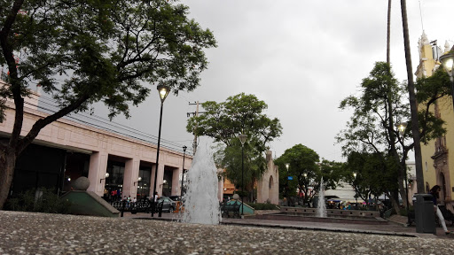 Estacionamiento Público El Parián, José María Morelos y Pavón, Zona Centro, Aguascalientes, Ags., México, Transporte público | AGS