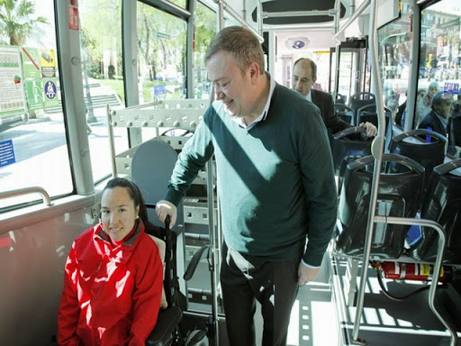 Getafe presenta los nuevos autobuses urbanos adaptados a personas con discapacidad y con las últimas tecnologías