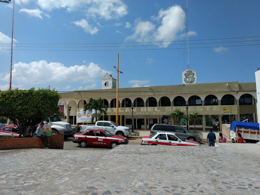 Ayuntamiento de Ixhuatlan, 96365, Centro 103, Centro, Ixhuatlán del Sureste, Ver., México, Oficinas del ayuntamiento | VER