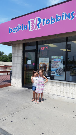 Ice Cream Shop «Baskin-Robbins», reviews and photos, 7711 N Oak Trafficway, Kansas City, MO 64118, USA