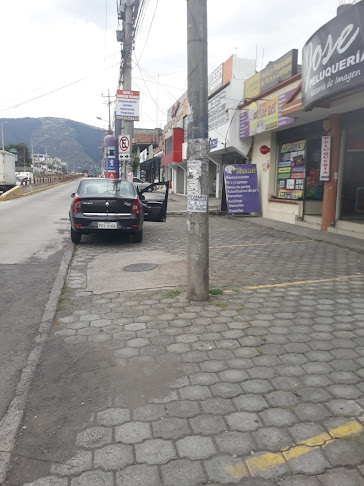 Centro Comercial Ilalo y Calle, Río Pastaza S4-513, Quito 170151, Ecuador