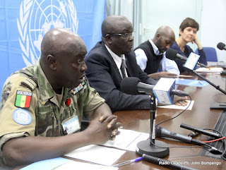 Les responsables civils et militaires des Nations unies lors de la conférence de presse hebdomadaire au quartier général de la Monusco, le 27/06/2012 à Kinshasa. Radio Okapi/ Ph. John Bompengo