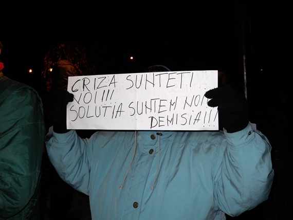 Protest la Suceava - marţi, 24 ianuarie. Manifestanţii au jucat Hora Unirii