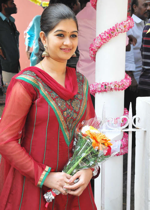 sun tv anchor monica new look in chudithar actress pics