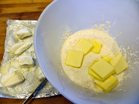 Recipe for Mini Cream Cheese Puffs, just 6 ingredients and 15 minutes