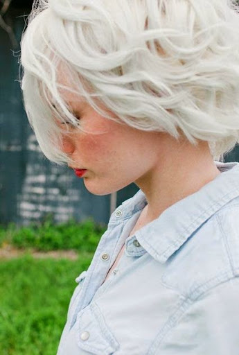 short hairstyles for blonde women