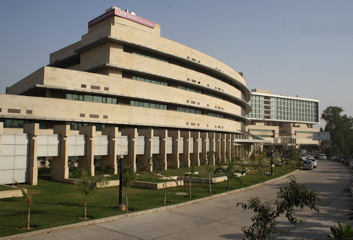 ESIC Medical College, 3D/160, Metro Road, NH3, Behind BK Hospital, New Industrial Township 3A, Faridabad, Haryana 121012, India, Medical_College, state HR