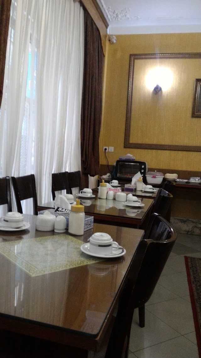 Firouzeh Hotel