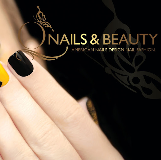 Q nails & beauty logo