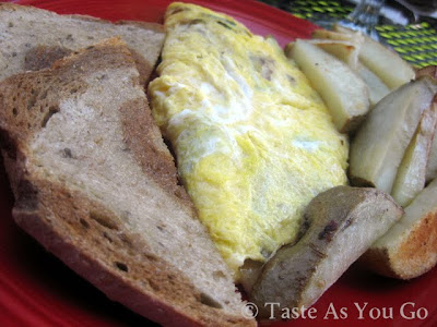 Omelette Special at Jumbars in Bethlehem, PA - Photo by Michelle Judd of Taste As You Go